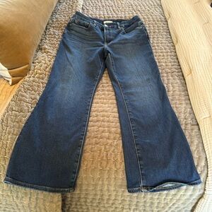 Great straight leg crop. Waist holds you in.